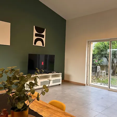 Spacious House - Garden, Netflix & Shops Ferienhaus *
