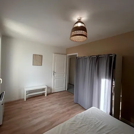 Spacious House - Garden, Netflix & Shops * Beguey