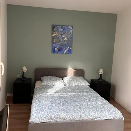 Spacious House - Garden, Netflix & Shops Ferienhaus
