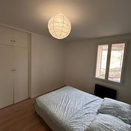 Ferienhaus Spacious House - Garden, Netflix & Shops *