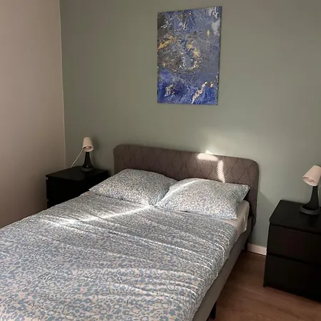 Spacious House - Garden, Netflix & Shops Holiday home