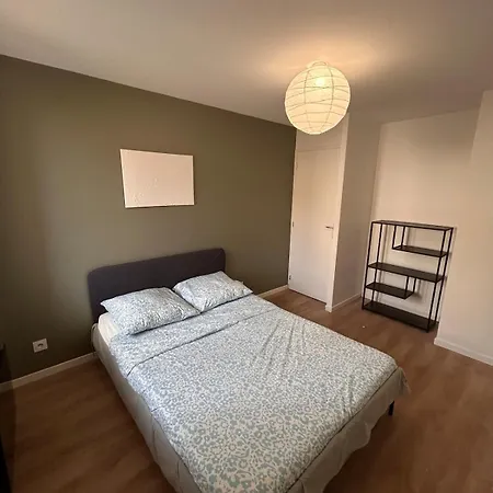 Spacious House - Garden, Netflix & Shops Ferienhaus *