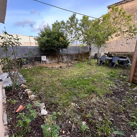 Spacious House - Garden, Netflix & Shops * Beguey