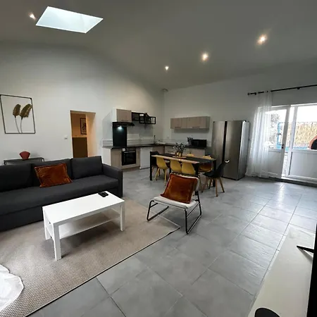 Spacious House - Garden, Netflix & Shops Ferienhaus *