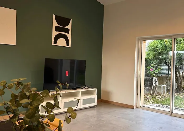 Spacious House - Garden, Netflix & Shops 펜션 *