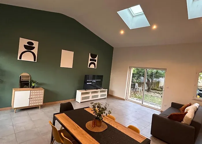 Spacious House - Garden, Netflix & Shops *