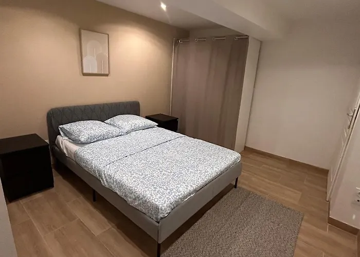 펜션 Spacious House - Garden, Netflix & Shops *