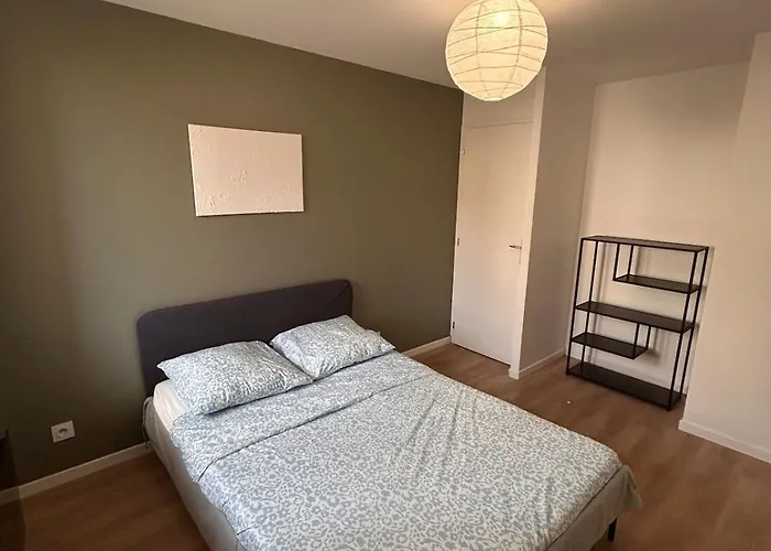 Spacious House - Garden, Netflix & Shops 펜션 *