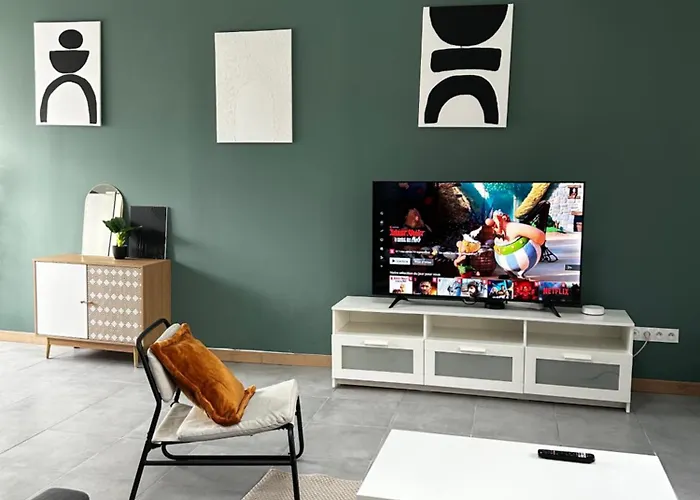 Spacious House - Garden, Netflix & Shops Beguey