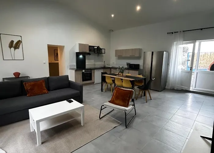 Spacious House - Garden, Netflix & Shops 펜션 *